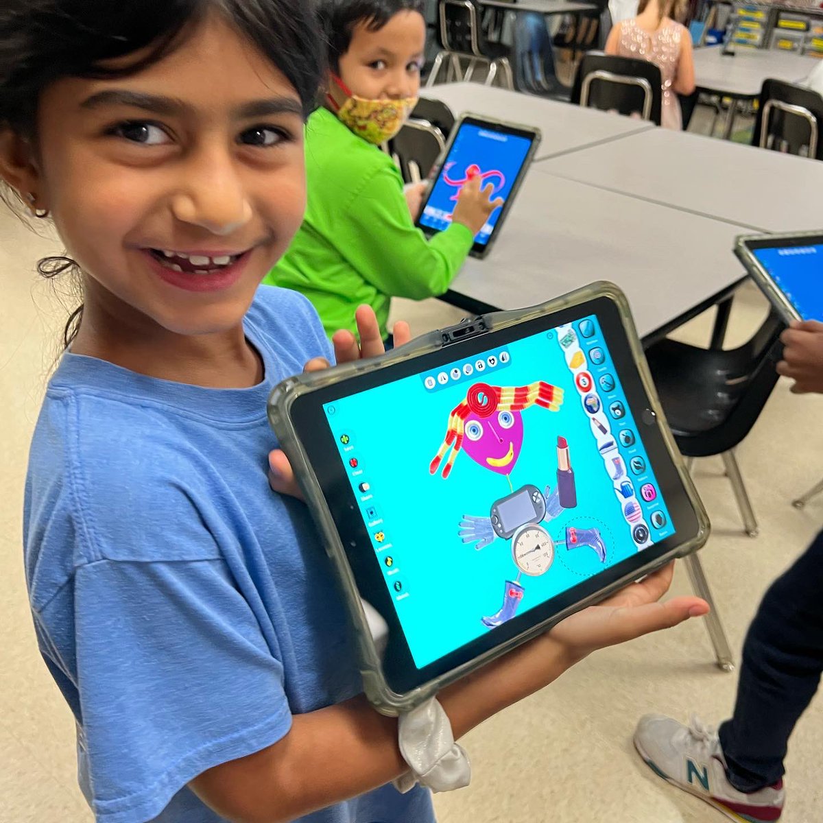 EvansArtHouse's tweet image. 2nd graders learning about surreal artist Giuseppe Arcimboldo with the Faces iMake app! Our objective was to create a self portrait out of objects that represent your interests, layering, texture and fun! @pisdtech #pisdcreatesart