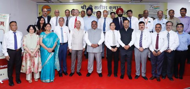 DirMktg_iocl's tweet photo. Had an insightful discussion on the roadmap of fuel retailing with @IndianOilcl employees in Uttar Pradesh SO - II; also celebrated with team &amp; select high performing dealers 
the overwhelming response that #XtraGreen is receiving from our patrons in the state https://t.co/0FE37zhhpb