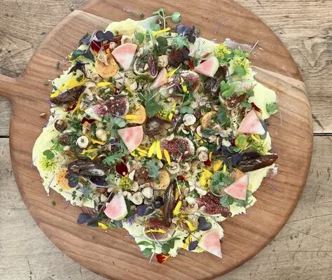nickofthyme6's tweet photo. Butter board, lots of different ingredients and whipped butter all served with warm sourdough #butterboard #sharingplatter #sharingplates #sharingfood #partyfood https://t.co/OasuOsx4AV