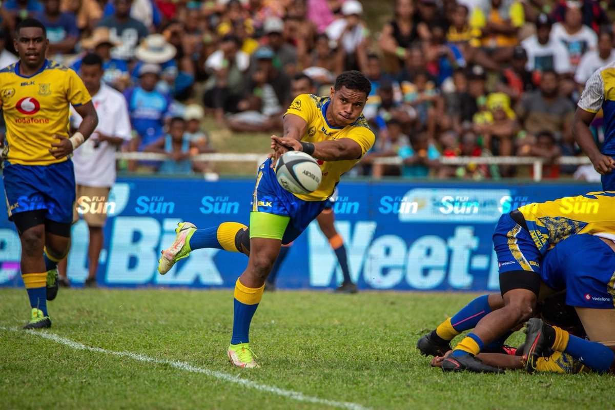 layyysix's tweet photo. Honestly, this guy (passing the ball), was the MAN OF THE MATCH saraga. Halfback of the year. Won’t be surprised if he signs a contract.👏🏾💛💙
#Baselalatoogood 👏🏾 https://t.co/NNL1ckXtD4