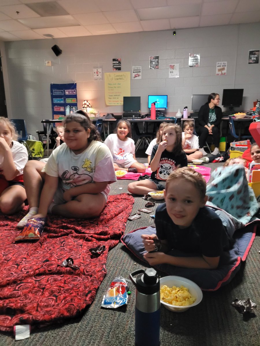 MrsSeibertWHE's tweet photo. We had SUCH a great day yesterday! 
First we had our Fun Run, then we had a popcorn and movie party to celebrate reaching our class fundraising goal! These kids are the best! @HumbleISD_WHE @HumbleISD #Boosterthon #FunRun #WHE https://t.co/ll8Ig9Cx79