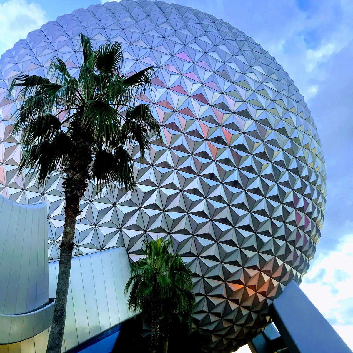 onlyonekenobi's tweet photo. HAPPY 40th Birthday to EPCOT Center. The heart & soul of Walt Disney World. Entertain, inform and inspire! ๐ฅฐ๐๐๐ผ #Epcot #EpcotCenter #epcot40 #waltdisneyworld #WaltDisney #ProgressCity #TheFloridaProject @ResortTV1 @Parkeology @WaltDisneyWorld @EpcotLegacy @4KWDW @supersorrell https://t.co/FaTpJAw7p5