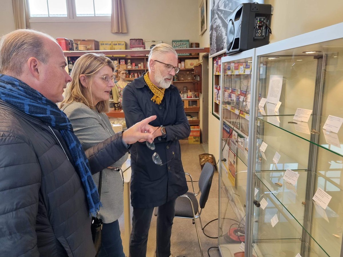 Samen met <a href="/EVBdrecht/">EchtVoorBarendrecht</a> collega’s <a href="/hansheiden/">Hans Heiden</a> en <a href="/margostolk/">margo stolk</a> op bezoek bij de historische vereniging van Barendrecht. Mooie club die Barendrechts erfgoed bewaard en tentoonstelt.
