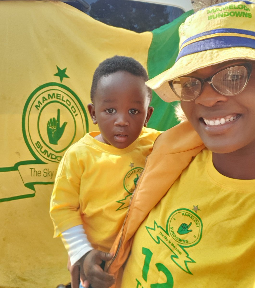 tracelleytee's tweet photo. As we await the win #SSDiski
#mamelodisundowns
#MtnSemiFinal
#18ZwaneFan https://t.co/YDas3QbvYd