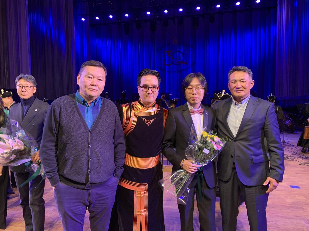 Монгол улсын Морин хуурын чуулгын 30 жилийн ойн тоглолт. Бидний хамтын ажил, Хүрээлэн төслийн санаачилга, хөгжмийн зохиолч Э.Доржсүрэнгийн бүтээл "Монголын орон зай" симфони чуулбарын удиртгал "Мөнх тэнгэрийн орон" анги эгшиглэв. Монгол соёлын элч-Морин хуурын чуулга.