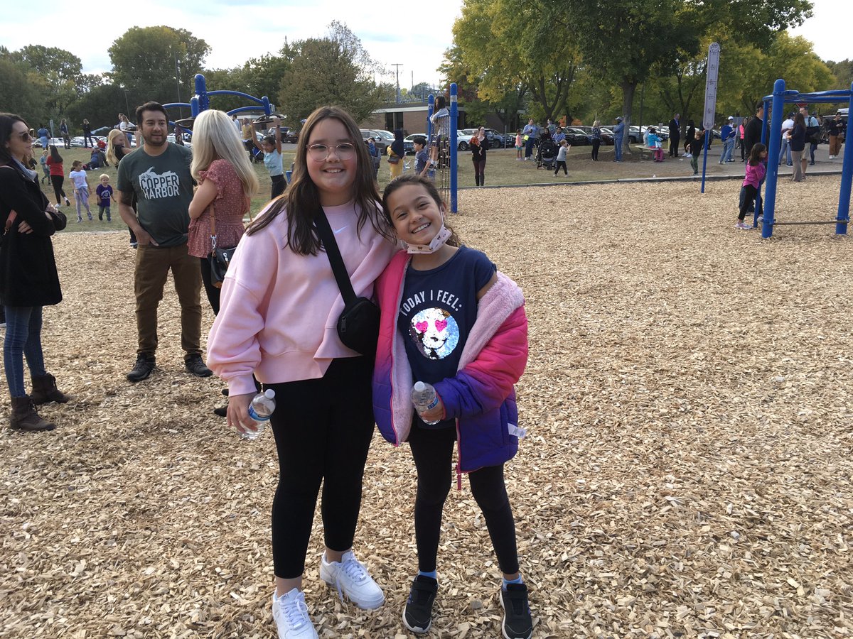 GleasonLakeWPS's tweet photo. Students are having fun at the Fall Festival! https://t.co/hiRDhhqrz9