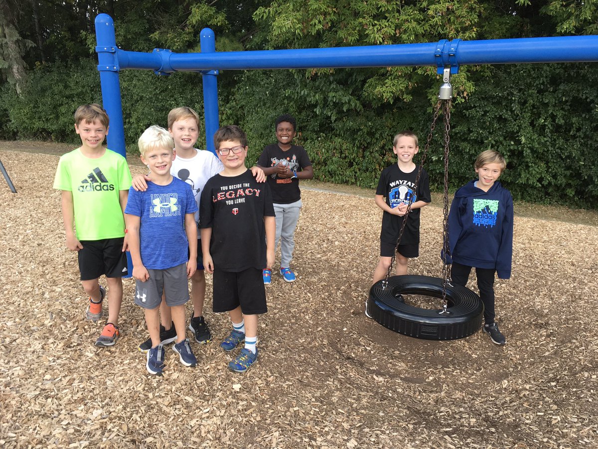 GleasonLakeWPS's tweet photo. Students are having fun at the Fall Festival! https://t.co/hiRDhhqrz9