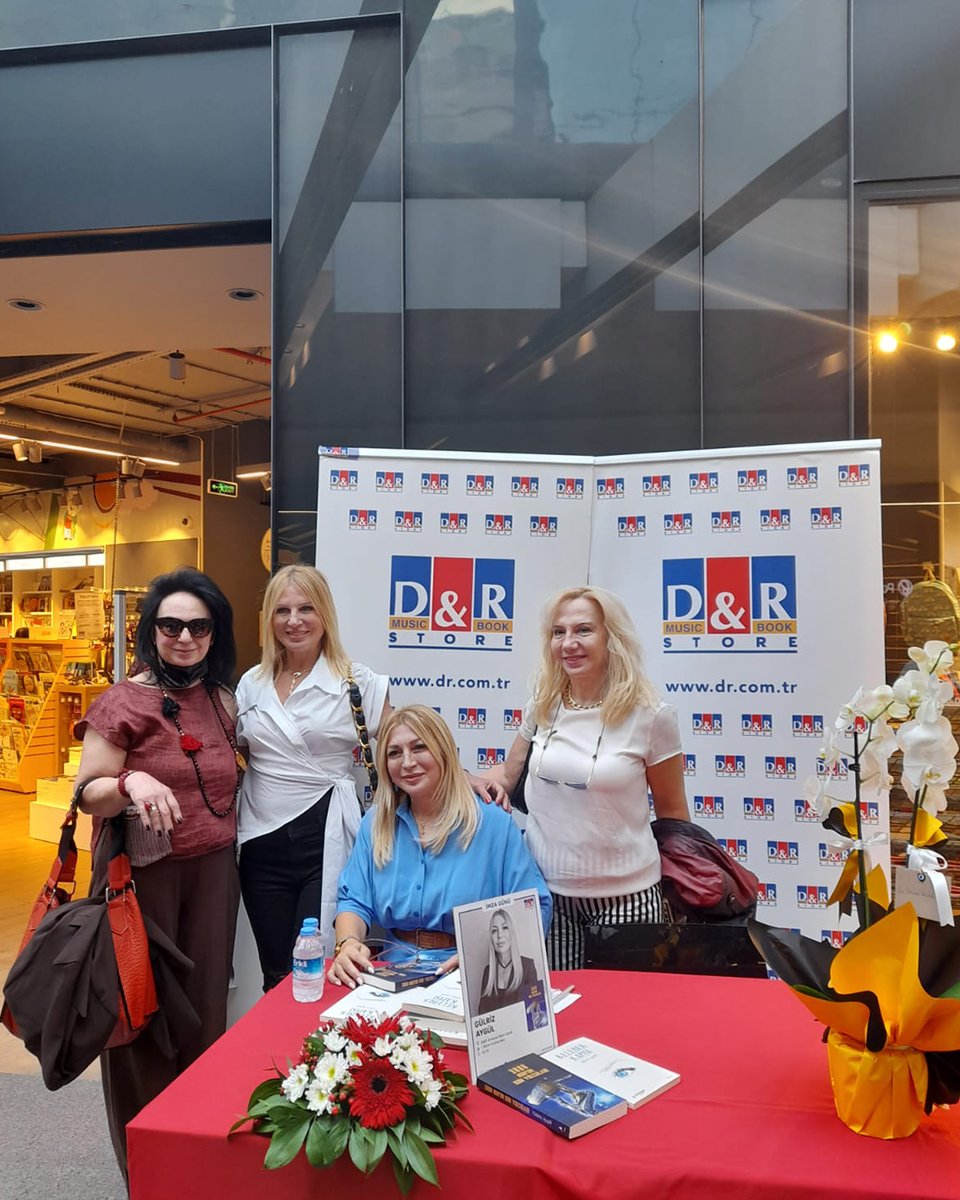 a7kitap's tweet photo. Gülriz Aygül İmza Günü
https://t.co/ugZTcJdTYG
Dünü, bugünü, yarını anlatan kitaplar...
#a7kitap #a7kitapstore #kitap #nuhgemisi #nuhunsonyolcuları #3888nuhunsonyolcuları #gülrizaygül #roman #ankara #dr #drkitap #imza #imzagünü https://t.co/zmRIHjhhEp