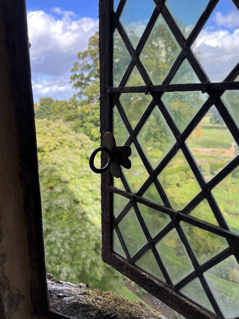 theabingdontaxi's tweet photo. #Chastleton 1407 BST “this room is by far the most spectacular in the whole house, mate” https://t.co/sfeZXeISvR