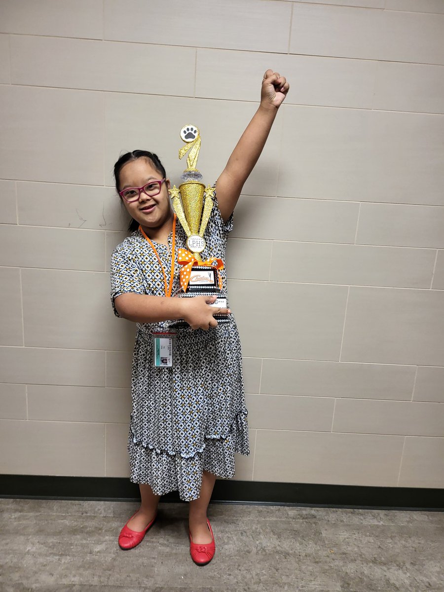 thessa1030's tweet photo. FOCUS High School won the Spirit Week Trophy! #bulldogs @lpisd #ChooseLP https://t.co/ykeTuD85AA