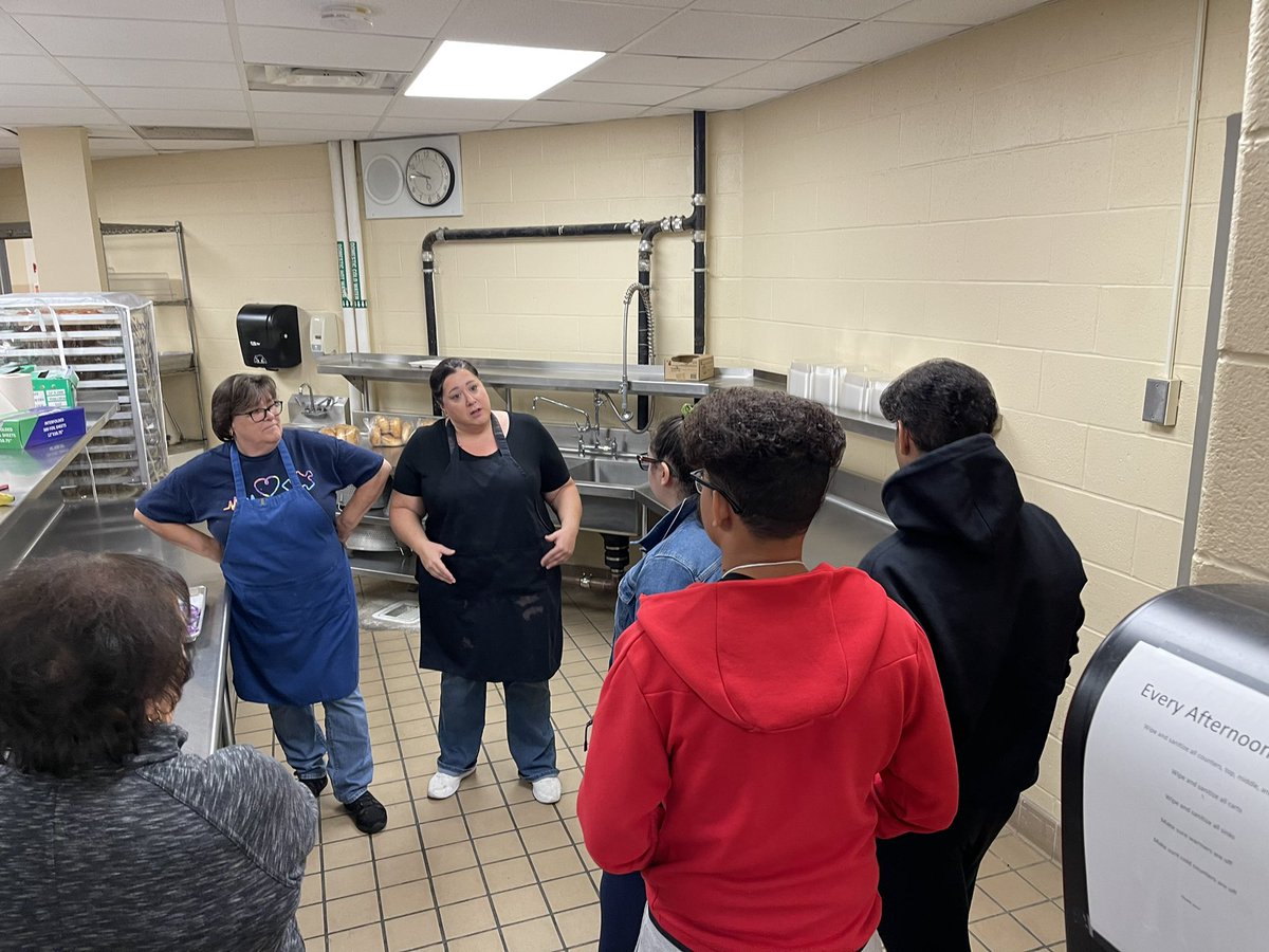 learndaley's tweet image. Thank you Anne Marie for making time for us on PIZZA Day! The consumer/service department is the heart of the school. @marlborosd @GoMESDukes @GoMHSDukes