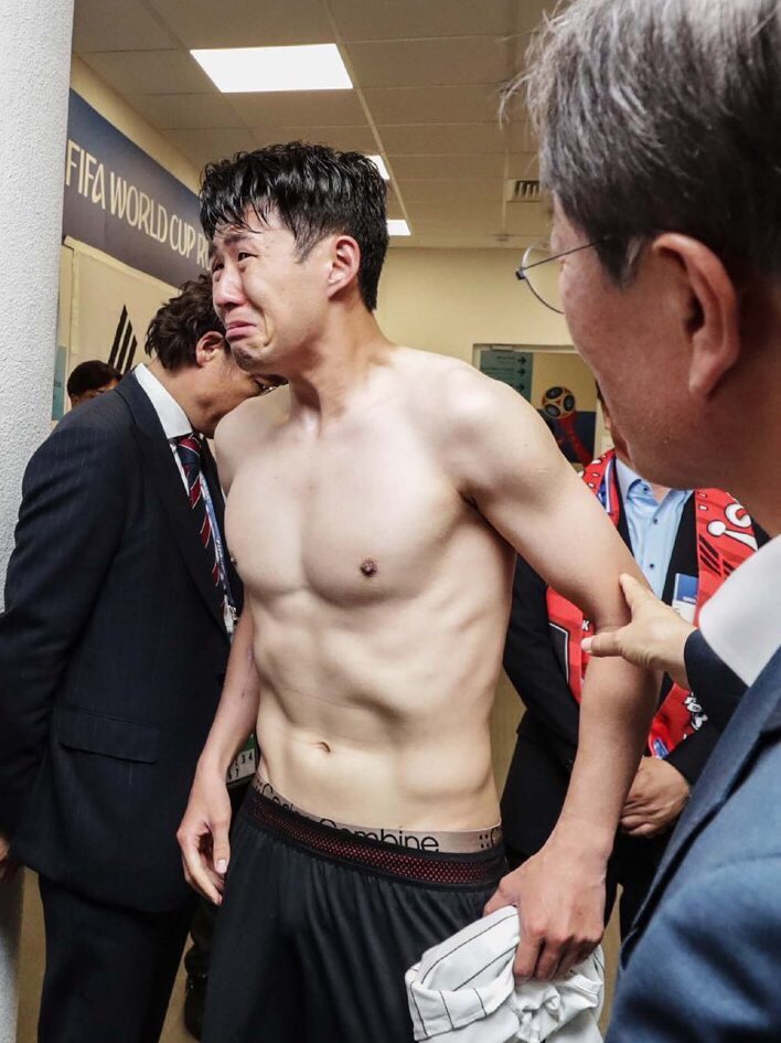 HojaySax's tweet photo. Heung-min Son in the dressing room 🤣🤣🤣
#ARSTOT https://t.co/fR0F7B9o7O