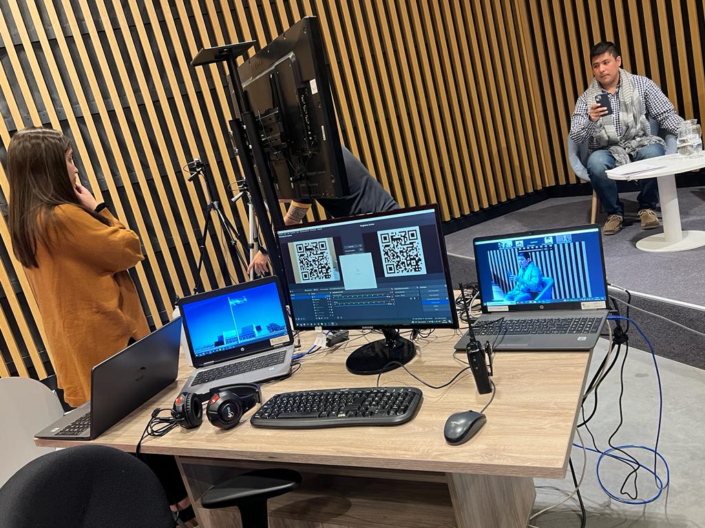 Cada tanto debemos rebobinar, sacudirnos el polvo de la erudición (Bierce) y reconectar los puntos hacia atrás y adelante. Ocurrió esta semana en la <a href="/etrrar/">Escuela Técnica Roberto Rocca</a>. Gracias <a href="/erikabienek/">Erika Bienek</a> y al gran equipo CORE por incentivar estas picaduras epistemológicas <a href="/ludovicogrillo/">Ludovico Grillo</a> <a href="/maru_albarracin/">Mariana Albarracín</a>