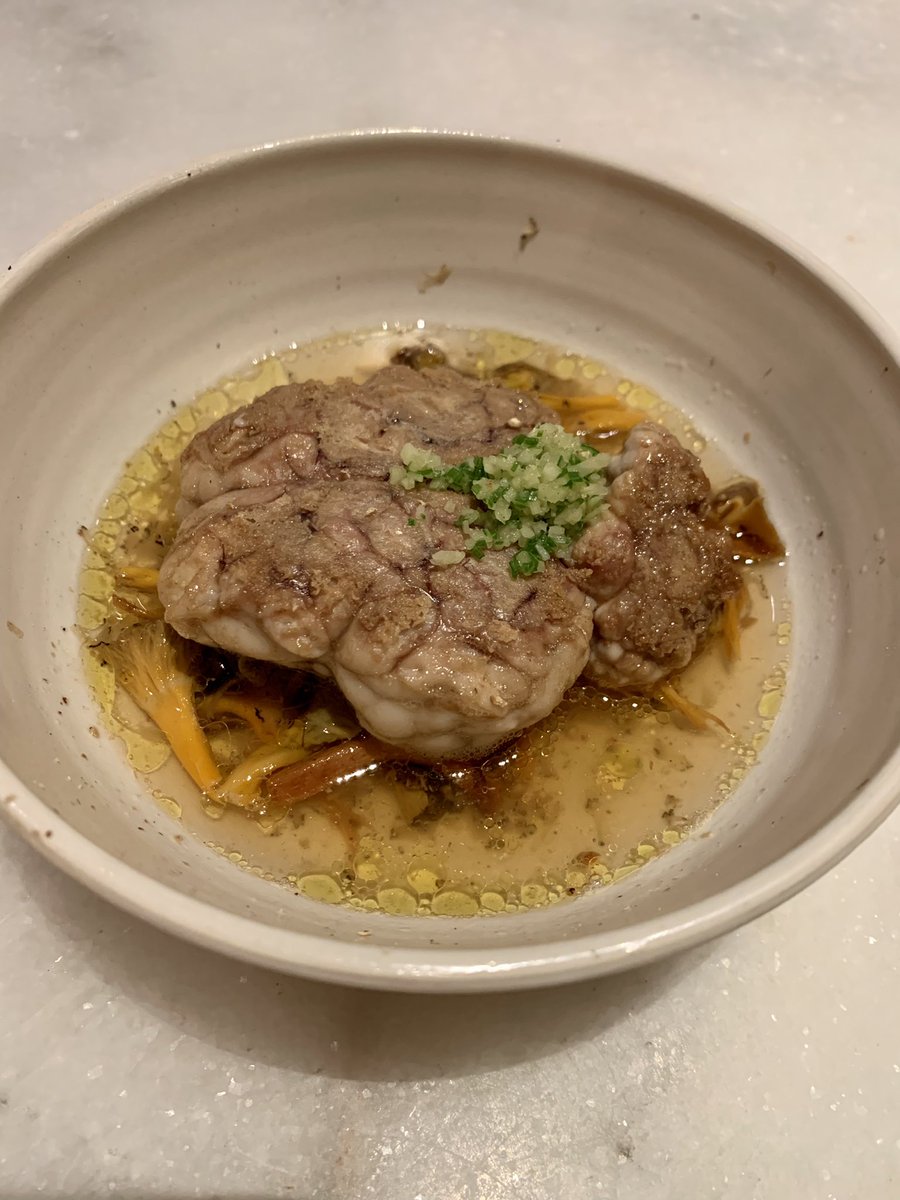 victorba92's tweet photo. Uuyyy qué rico es #Berbena.

Cocina desenfadada que desoye etiquetas y con posibilidad a medias raciones (¡gracias!). Los quesos están bien presentes en carta; diversidad de platillos, sabores que cautivan y postres de altura.

Se habla muy poco para lo bien que se come (y bebe). https://t.co/wgR2HMBJC8