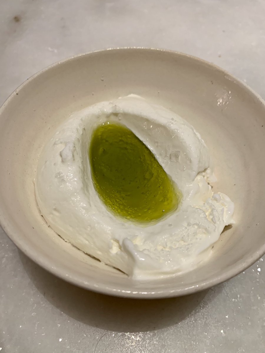 victorba92's tweet photo. Uuyyy qué rico es #Berbena.

Cocina desenfadada que desoye etiquetas y con posibilidad a medias raciones (¡gracias!). Los quesos están bien presentes en carta; diversidad de platillos, sabores que cautivan y postres de altura.

Se habla muy poco para lo bien que se come (y bebe). https://t.co/wgR2HMBJC8