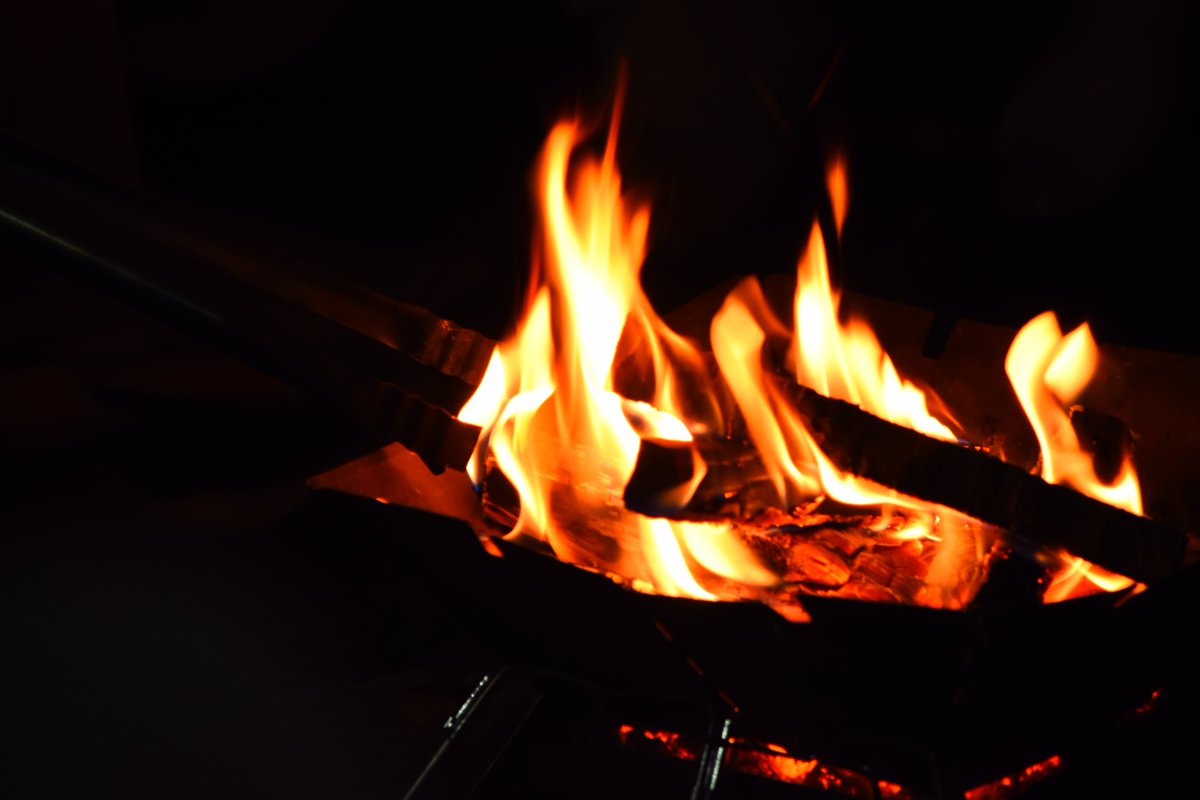 hamutahamuhamu's tweet image. たき火の写真のみで。

 #仙台たき火ティー の名前は「たき火」+「コミュニティー」だそうで。
自分はてっきり「タイム」の「T」かと思ってたー:( ;´꒳`;)

 #仙台駅前 でたき火をするのは10月10日まで。

 #MOVEMOVE 
 #社会実験