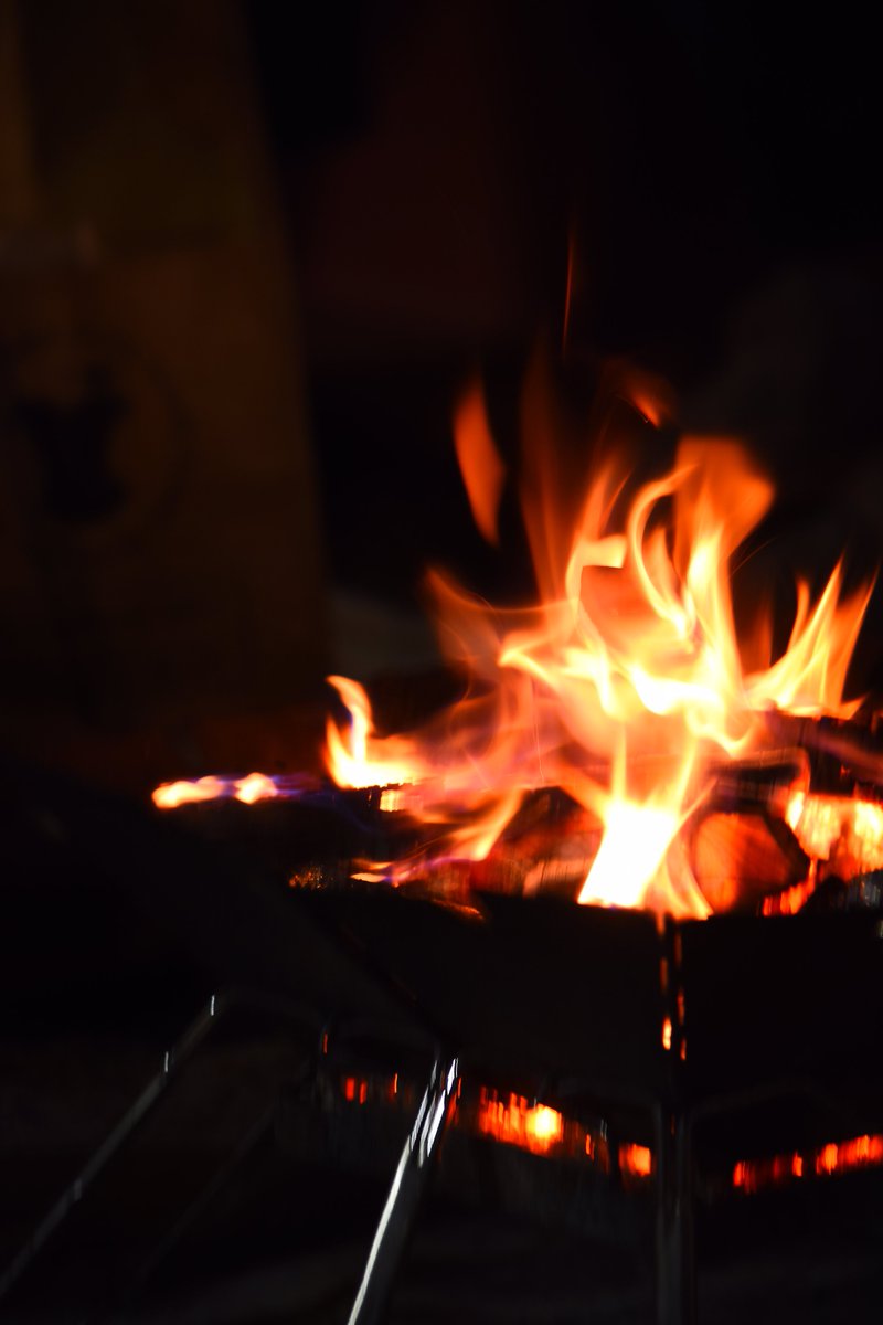 hamutahamuhamu's tweet image. たき火の写真のみで。

 #仙台たき火ティー の名前は「たき火」+「コミュニティー」だそうで。
自分はてっきり「タイム」の「T」かと思ってたー:( ;´꒳`;)

 #仙台駅前 でたき火をするのは10月10日まで。

 #MOVEMOVE 
 #社会実験