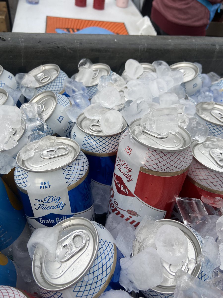 Rise and shine #Gopher fans!!! <a href="/StubAndHerbs/">Stub & Herbs</a> parking lot is open for business. @GrainBeltBeer is cold and ready for drinking! #skiumah #rowtheboat