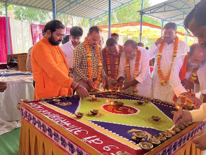 #YogVedantSevaSamiti
द्वारा सेवाकार्य~

पूज्यश्री के 59वें 'आत्मसाक्षात्कार दिवस' महोत्सव पर विभिन्न सेवाकार्य सम्पन्न~
औरंगाबाद, बिहार, लादुगाओं, ओड़िशा व अछोली, डोंगरगढ़, राजनांदगां ।

सत्संग व भंडारा~गोरखुर्द,
गवली पलासिया- विद्यार्थी वशेष सत्र रामा भाई के सानिध्य में हुआ।