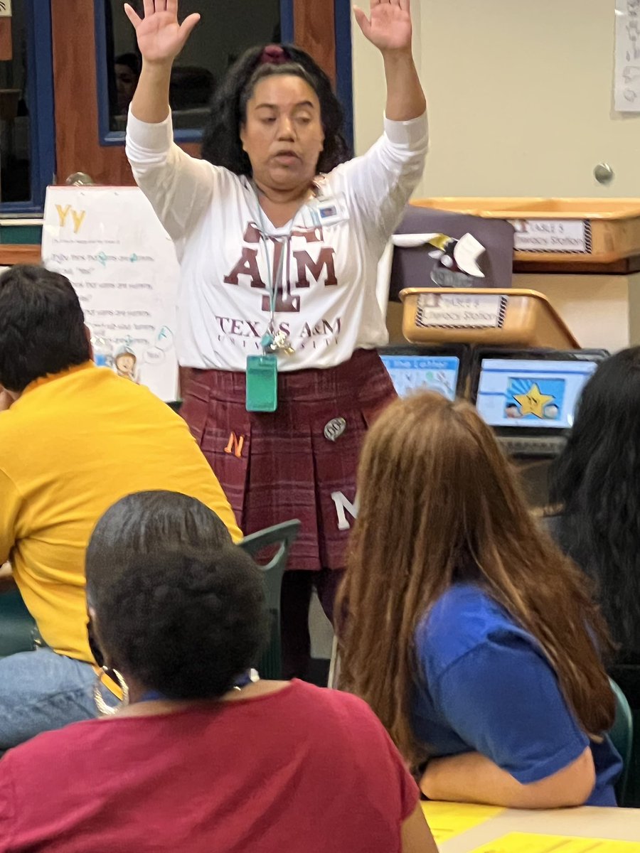 MajorElementary's tweet photo. Fun Friday Faculty Meeting! #MajorAllStars #parentalengagement #staffrecognition #effectivePLC’s #wordsfromourSuperintendent https://t.co/CFIwLOVjGP