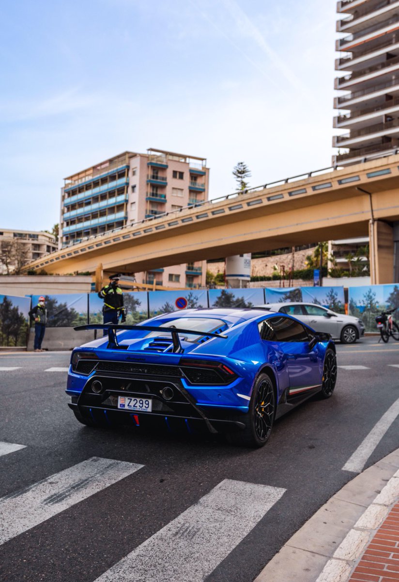 MonkeyMobil's tweet photo. Lamborghini Huracan Performante cruising thru Monaco💙 #monkeymobil #LoveIsland #lamborghini https://t.co/ecym47GIJZ
