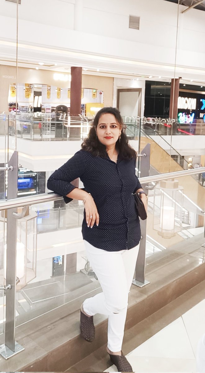 उदास न होना,मन को टूटने न देना ही,
 दृढ़ और सशक्त व्यक्तित्व का आधार है।
         - सुलोचना मौर्य