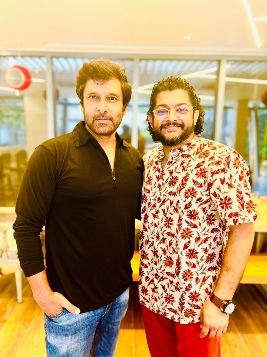 It was very knowledge meeting you sir @the_real_chiyaan 🙏🏻you are the most humble and energetic personality I have ever met.very very congratulations for  #ps1 a great film #PonniyinSelvan1 1 ⚡️👏🏻💥🔥 #filmmaker #director #film #vfx #liveactionfilm #sita #ram #ravan #ramayana