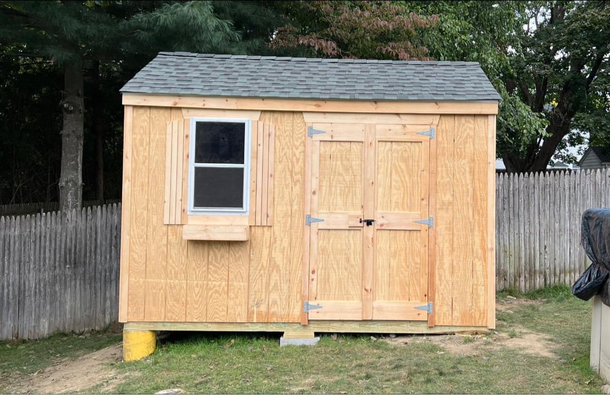 Shoutout to <a href="/EProvhighschool/">East Providence High School</a> CTC for building me this awesome shed complete with flower box. #towniepride #epctc