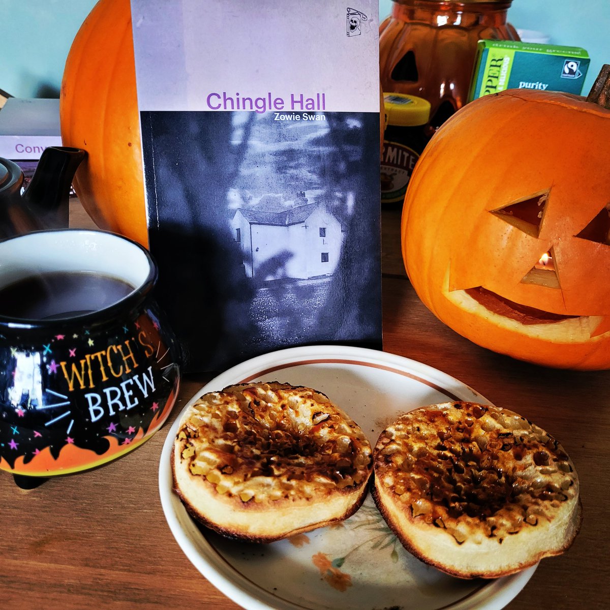 Happy Hallowe'en! We're celebrating #SpookySeason with Chingle Hall by @GingerbreadBat 👻bit.ly/3SONpOU #ChingleHall