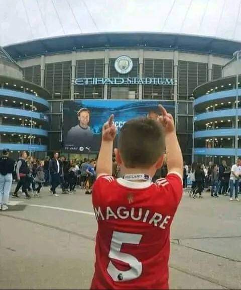 Gideonleo92's tweet photo. Cheeky little git. https://t.co/Sr8I3L7TSX