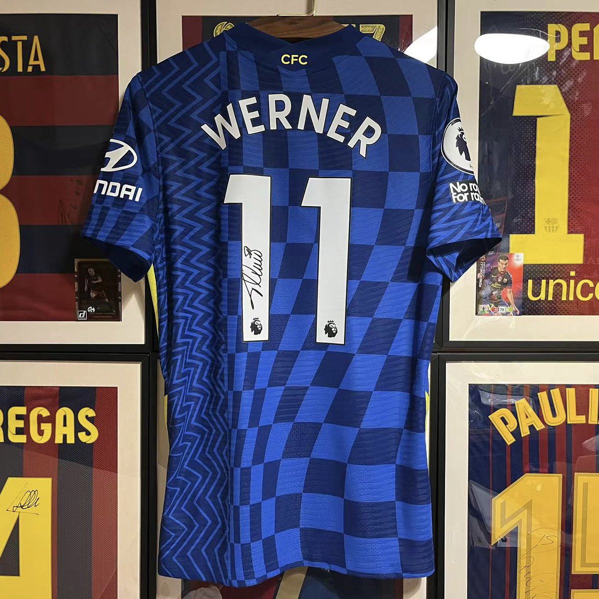 Jerry7Law's tweet image. 🇩🇪NEW ARRIVAL🇩🇪
Chelsea 21/22 vaporknit home shirt
with Timo Werner signed number🔥

Always remember the kind blonde German👱

Shoutout to @AdamGraphs @0xStriping for shirt and photo proof auto-number 
（Ignore the background, print shop run by Barca fan bossss)🤣🤣🤣