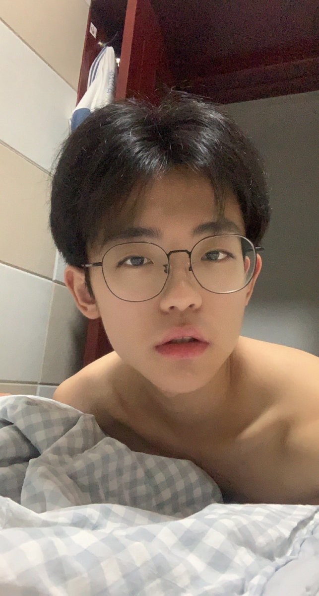 Chaplin90230101's tweet photo. #gay #男同 #骚0 Is there really no big cock man for me https://t.co/Sat93zpASS
