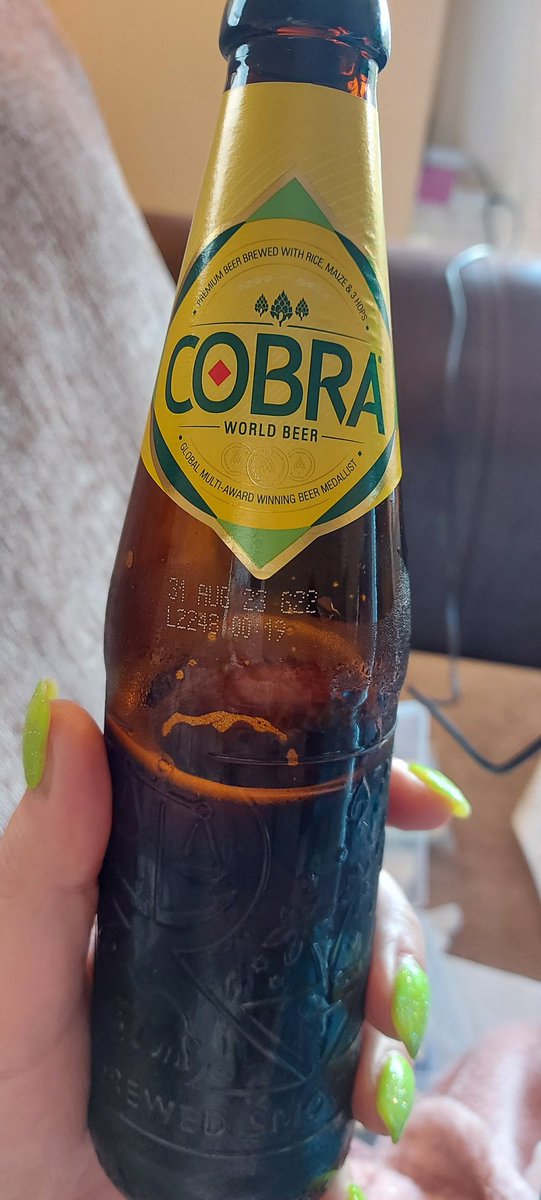 Dartschick's tweet photo. Happy weekend, having a few bevvies after a week off the alcohol ๐ป #cobrabeer #weekendhasstarted https://t.co/izSF4ADJ8s