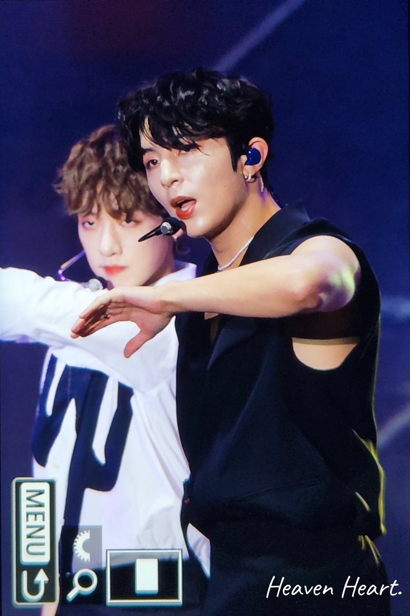 Heart__0119's tweet photo. 221001.
잉크콘서트

#와이 #Y #최성윤 #성윤 #ワイ
#GoldenChild   #골든차일드  
#태양의노래

오늘도 무대 찢었다!!!!!🐰 https://t.co/qgKB6r9RgF