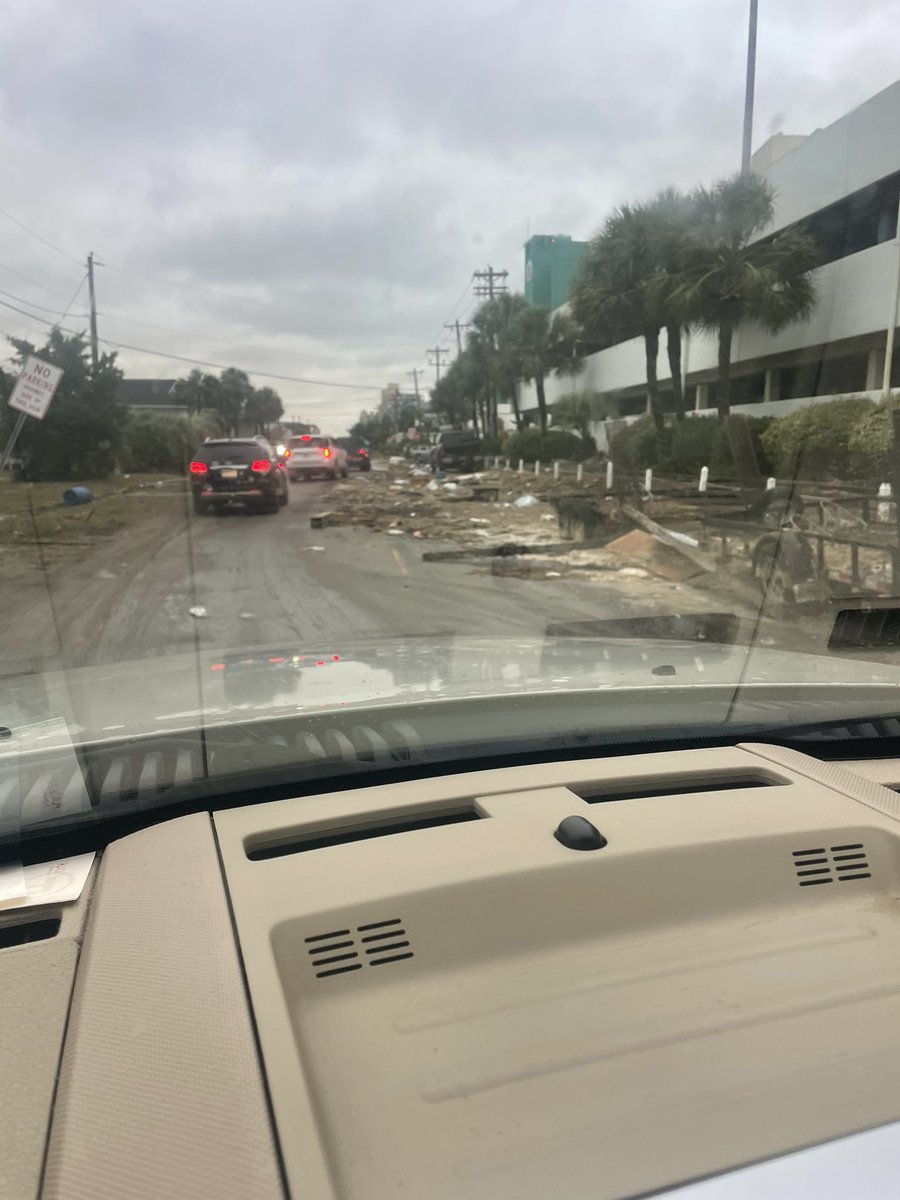 Ryan93365347's tweet photo. Garden city Myrtle beach. Hurricane Ian #theweatherchannal https://t.co/HI1rsMkzp2