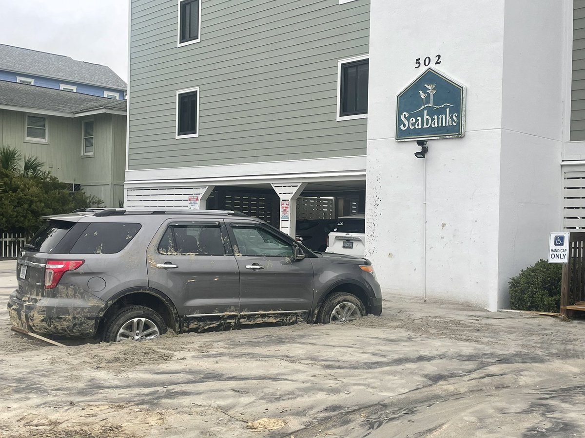Ryan93365347's tweet photo. Garden city Myrtle beach. Hurricane Ian #theweatherchannal https://t.co/HI1rsMkzp2