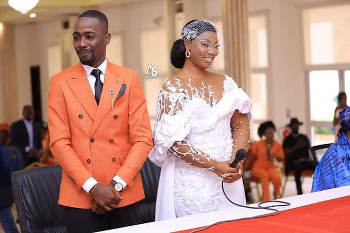 ZonePresse_'s tweet photo. 🎊👰🏾❤️🤵🏾🎉 https://t.co/nKuUZdWMak