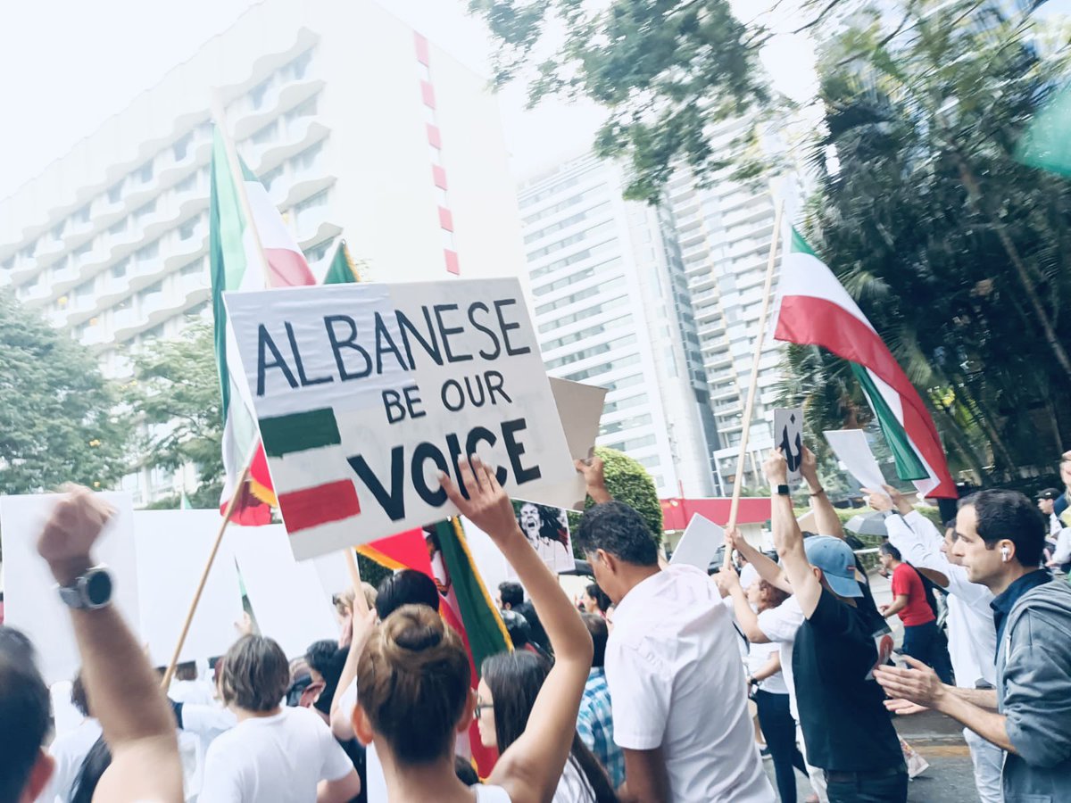 LGolafshani's tweet photo. #MahsaAmini Her Body, Her Choice; Free IRAN. Brisbane, Australia https://t.co/wY5DHU1FbM