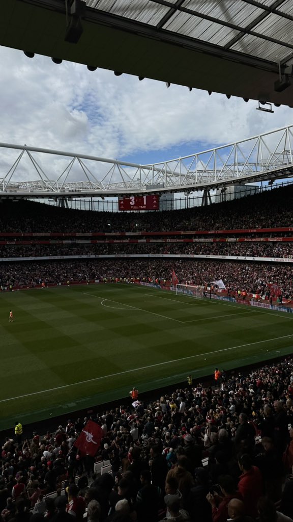 MohammedF_'s tweet photo. North London is Red 🔴 @Arsenal https://t.co/shm0JwGgwq