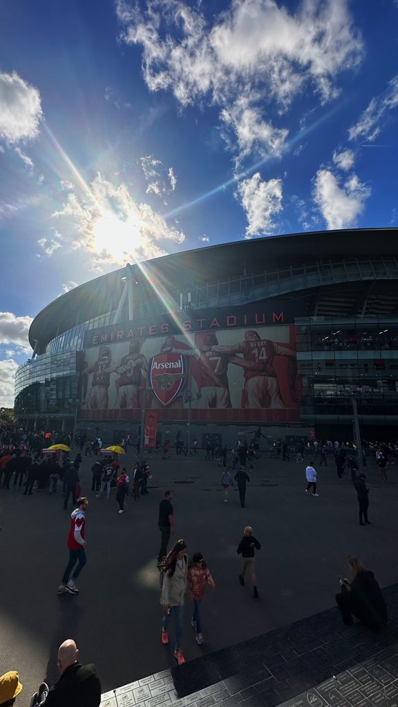 MohammedF_'s tweet photo. North London is Red 🔴 @Arsenal https://t.co/shm0JwGgwq