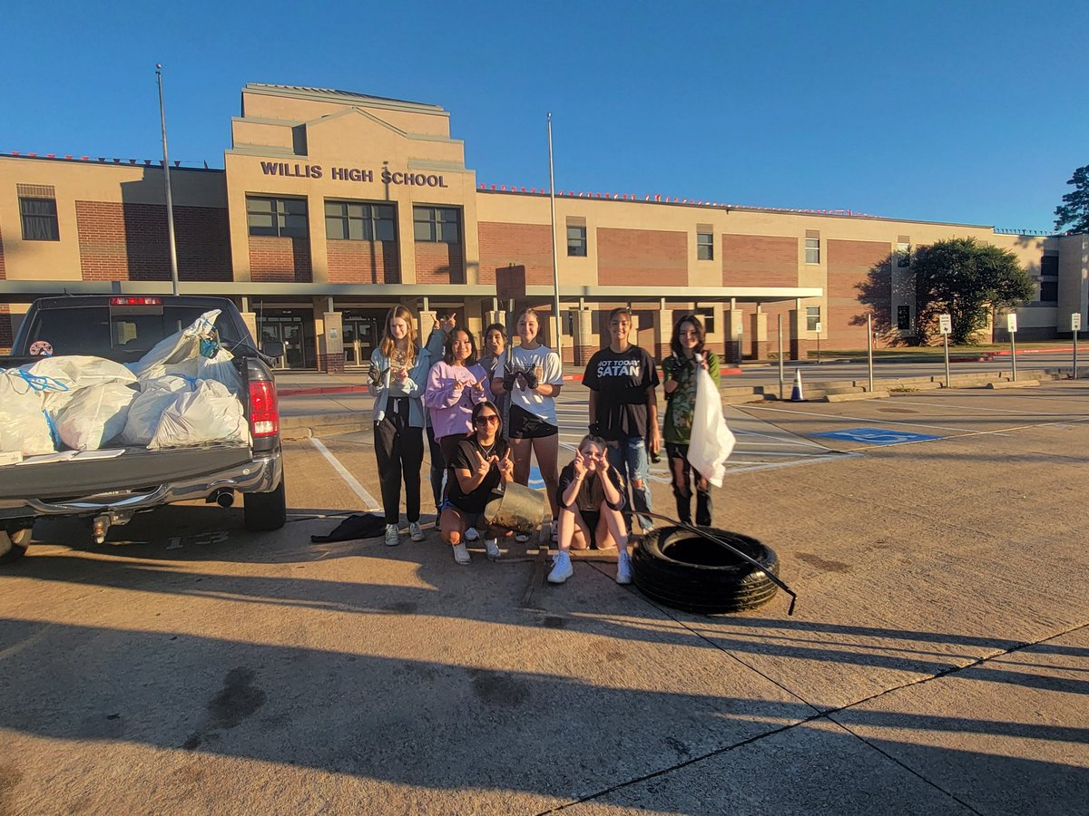 StucoWillis's tweet photo. @WillisSchools Our FIRST, 1ST Saturday Trash pick up  was more than a success!  65 kids from 5 different organizations and we filled up 2 truck beds worth of trash! https://t.co/LiaUFPcaCm