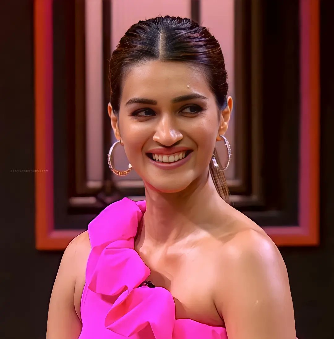 kritixpretty's tweet photo. 💞✨
#KritiSanon #beautiful #cute #love https://t.co/CPbZe1EAzD