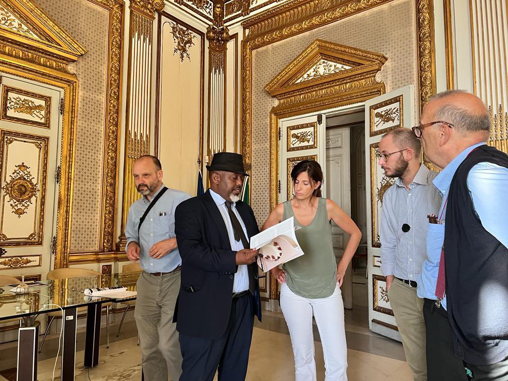 mullaaxo's tweet photo. I am sure they will enjoy reading the historic writings in #Dhaxalreeb magazine. 

Thanks adeero for sharing the publication with them. https://t.co/ESdajt3POL