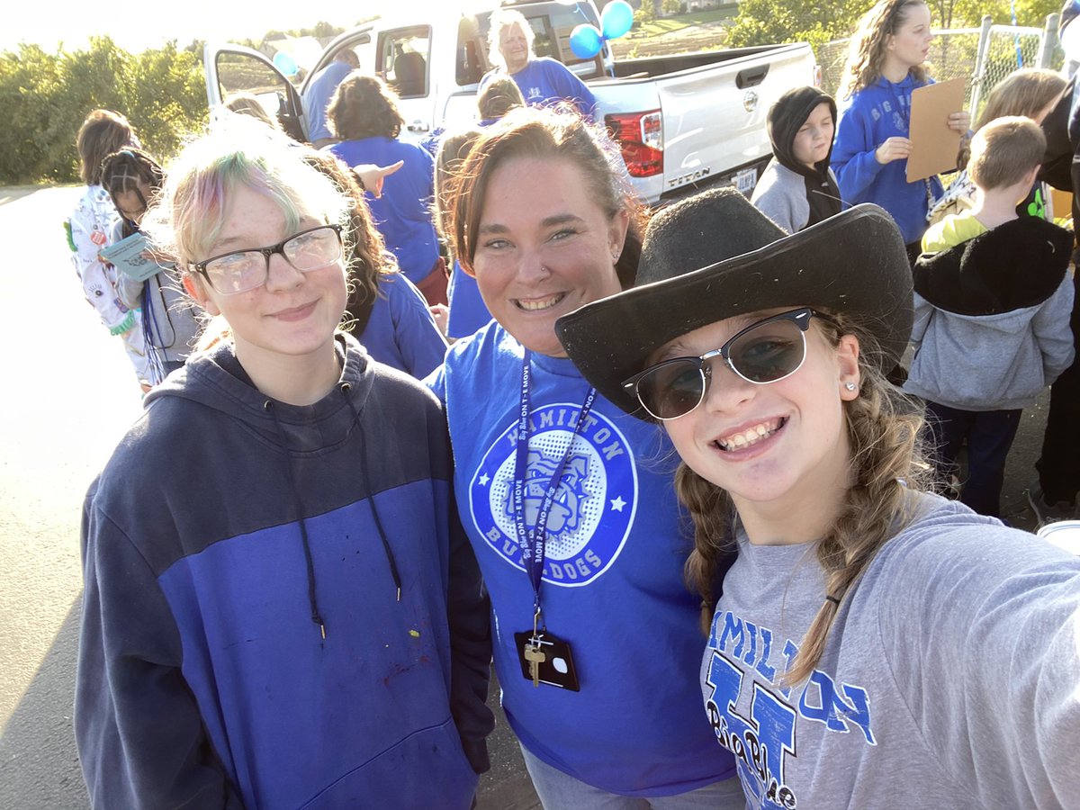 tifferoo3's tweet photo. A few more pictures from the Homecoming Parade! I love being a teacher in the district I grew up in and my kids are part of. I mean it when I say #HamiltonProud #MyCheerleader #FormerStudents #CurrentStudents https://t.co/uns9NAOkeM