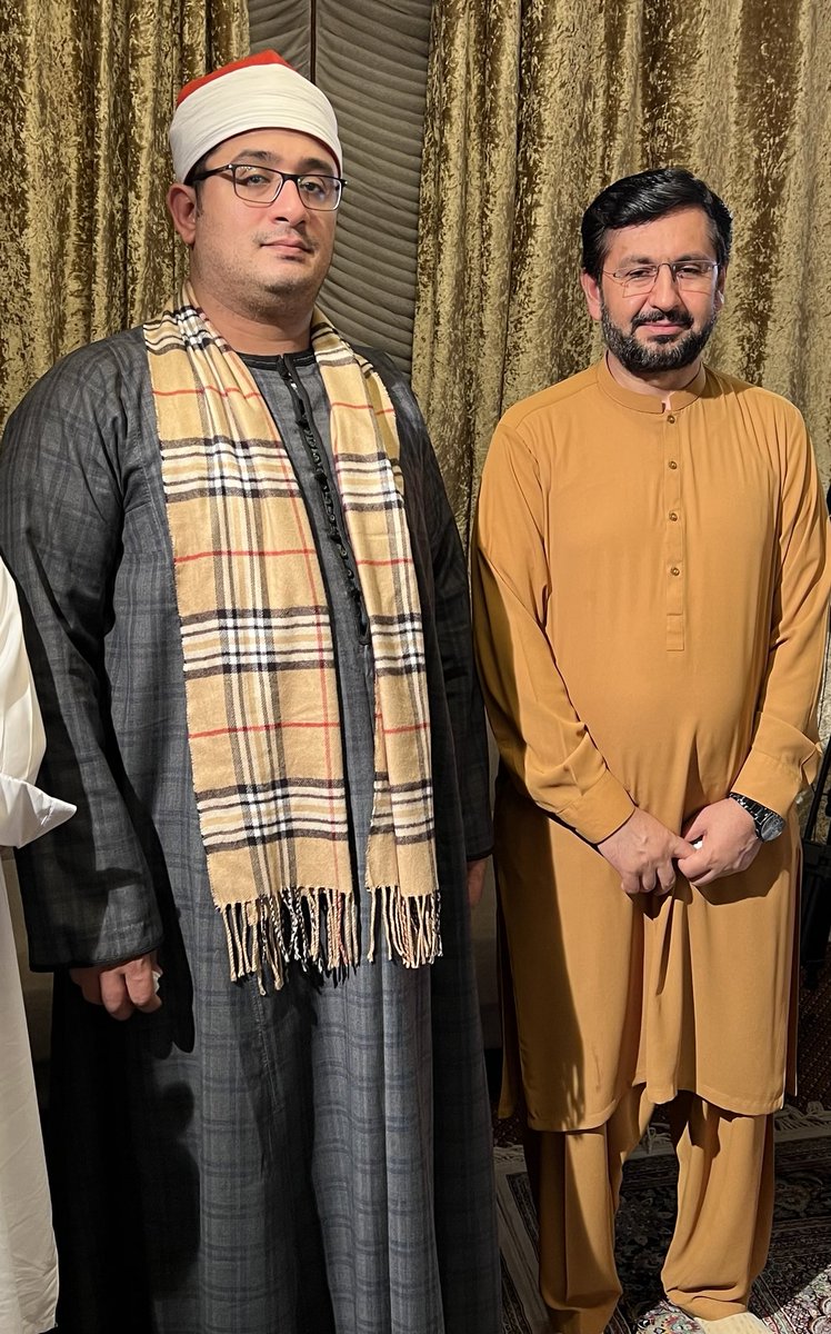 SaleemKhanSafi's tweet photo. پاکستان کے دورے پر آئے ہوئے مصر کے نمبرون قاری شیخ محمود شحاتُ سے مولاناُ فضل الرحمان کے گھر ملاقات اور گپ شپ کا موقع ملا۔ ان کی زبانی قرآن کریمُ کے تلاوت سننے کی سعادت بھی حاصل ہوئی۔ https://t.co/d1swcNLvdt