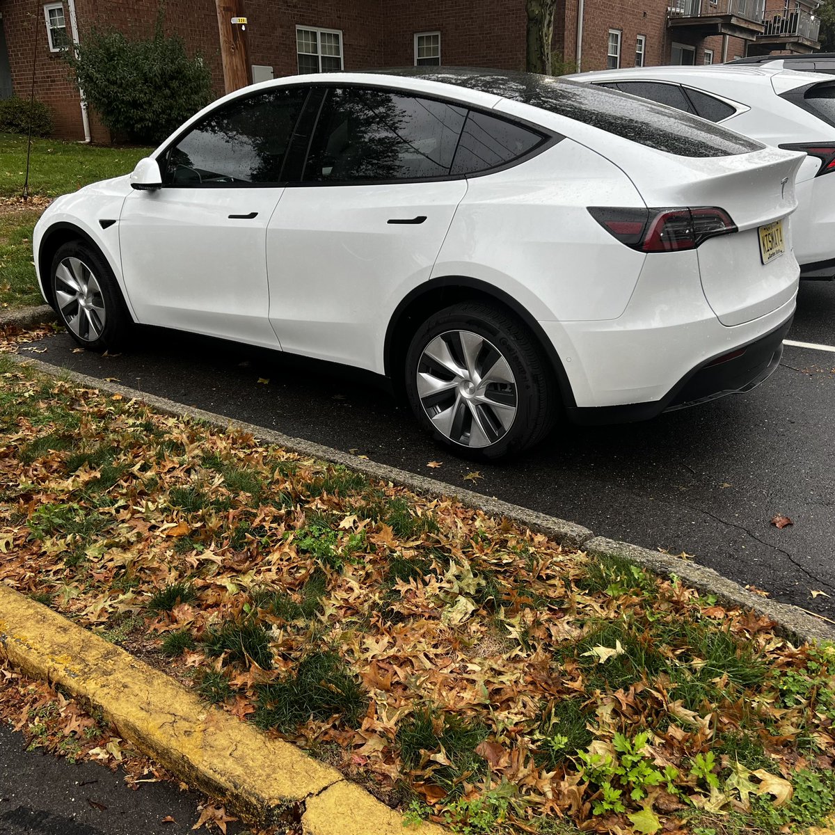 luckygooon's tweet image. Going away for 7 days…no charging at the apt. Let’s see how the baby does without being plugged in. Leaving it at 88% #ChargingProblems #Tesla #ModelY #FirstWorldProblems