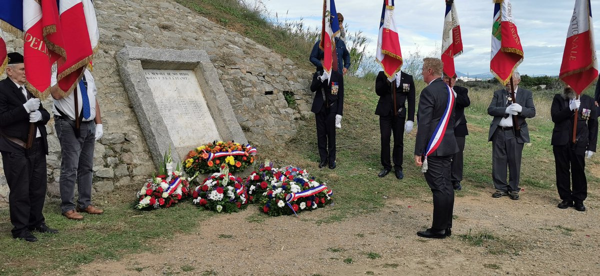 LegionHonneur34's tweet photo. La @LegionHonneur34 participait à l'hommage en mémoire des 8 jeunes résistants fusillés à la Madeleine, les autorités ont fleuri les stèles, la #smlh34 à fleuri la stèle d'Antoine Mirallès fusillé le 14 mars 1944,il avait 21 ans. fusillé le 14 mars 1944. https://t.co/f4TwljFTwC