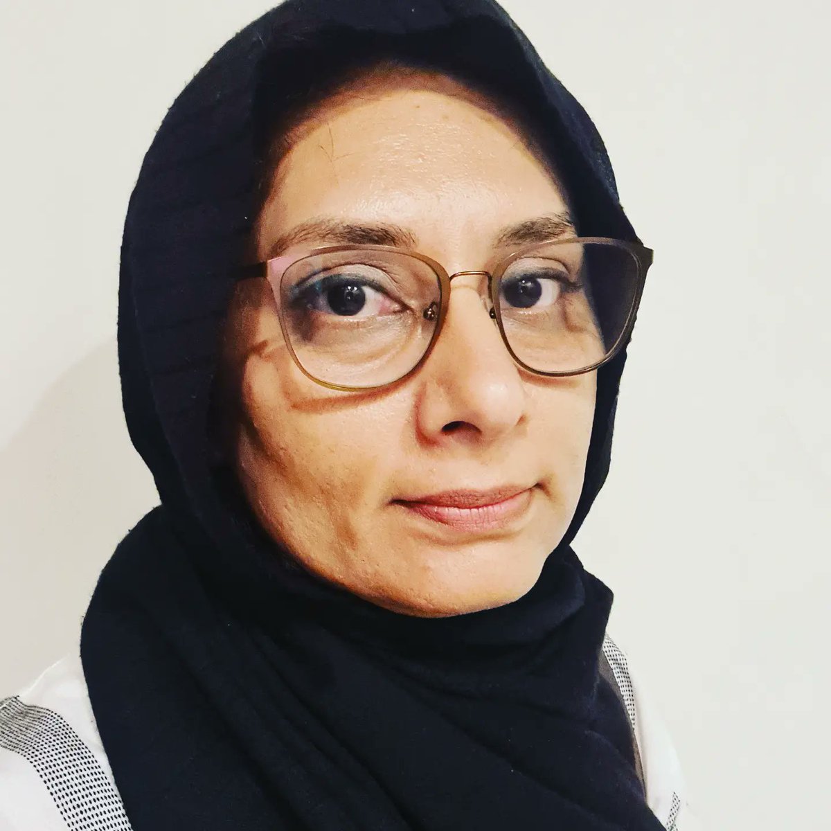 BinaShah's tweet photo. Hijab can only be a choice, it can never be forced on a woman. I stand in solidarity with my Iranian sisters who are risking their lives to be free of a theocratic regime that would rather kill a woman than see her with her head uncovered. #iran #hijab #womenandgirls #mahsaamini https://t.co/hb3osOv6wa