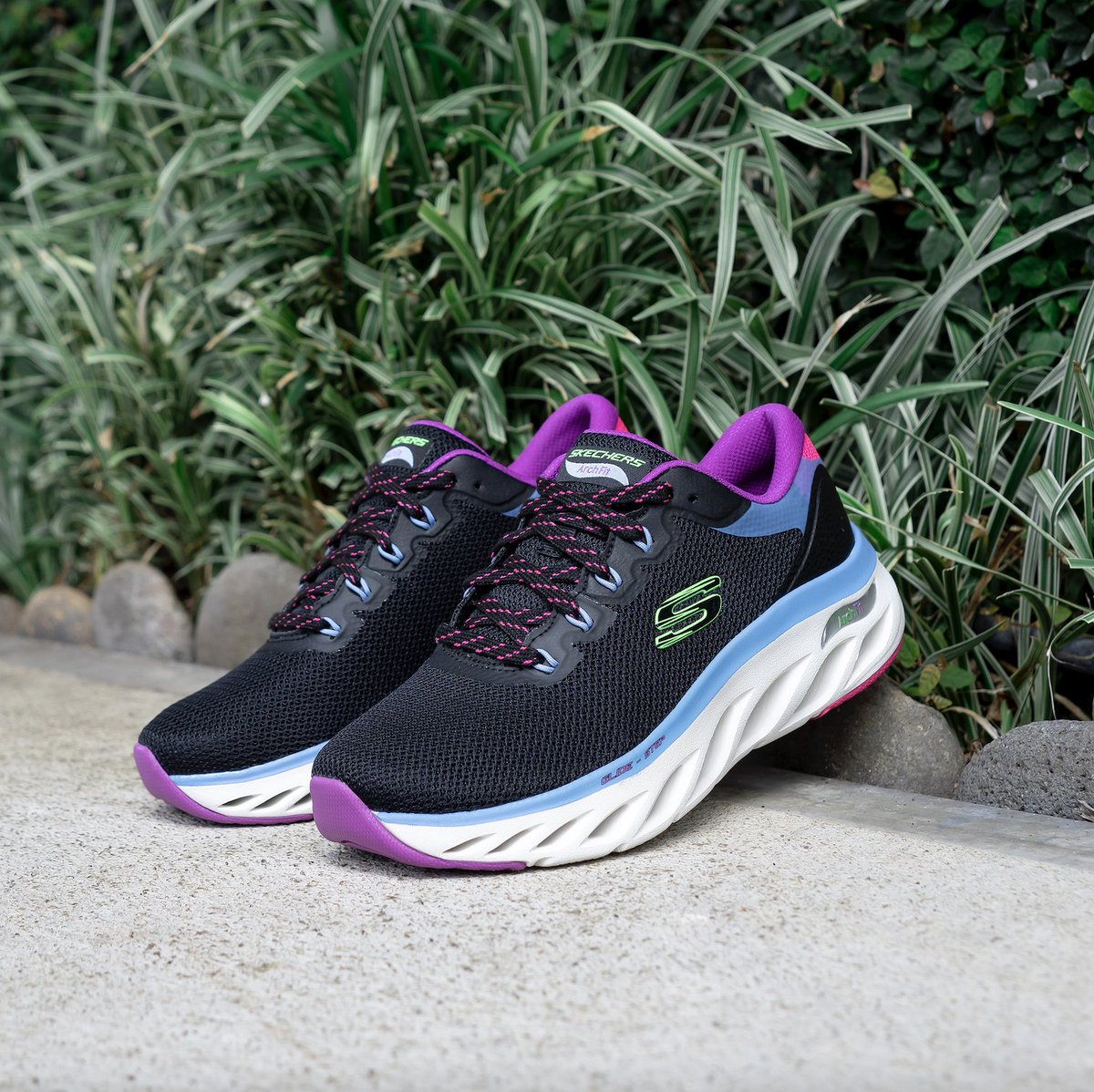 SkechersMexico's tweet photo. 💜 Inicia #octubre con todo el confort y un increíble estilo. #Skechers #GlideStep #MesRosa #ComfortIncluded
Estilo: https://t.co/vDACivmFk6 https://t.co/ACac8GmnTM