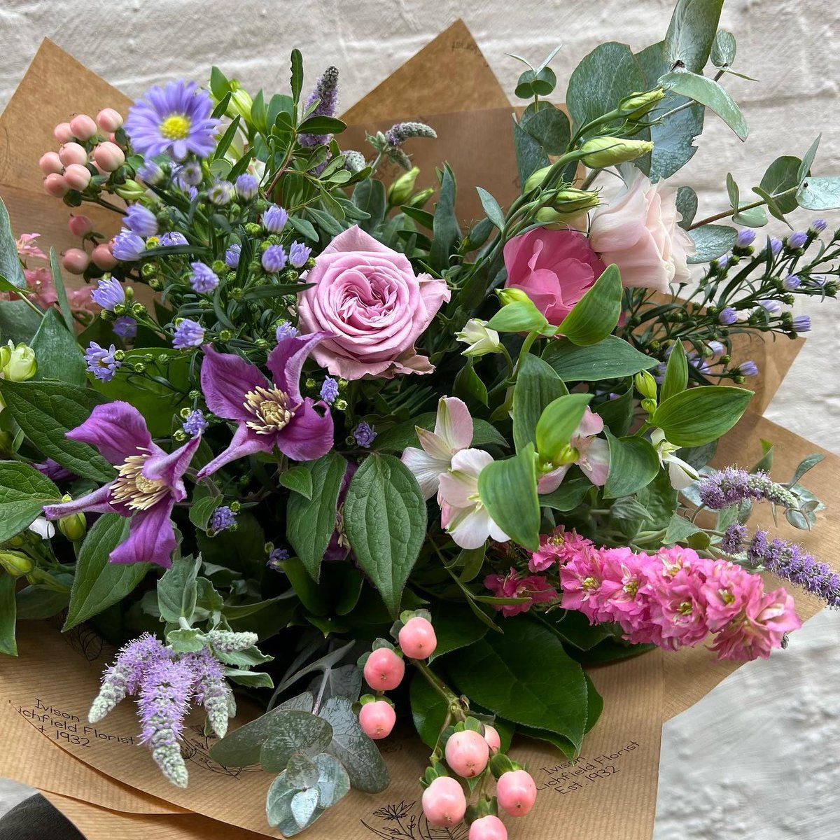 WallisFashion's tweet photo. Flowers are the way to our heart ππ₯°
Whatβs your favourite kind of flower?
#foreverwallis #wallisfashion #wallisloves #bouquetaesthetic #flowers https://t.co/dtHKUCRY7z